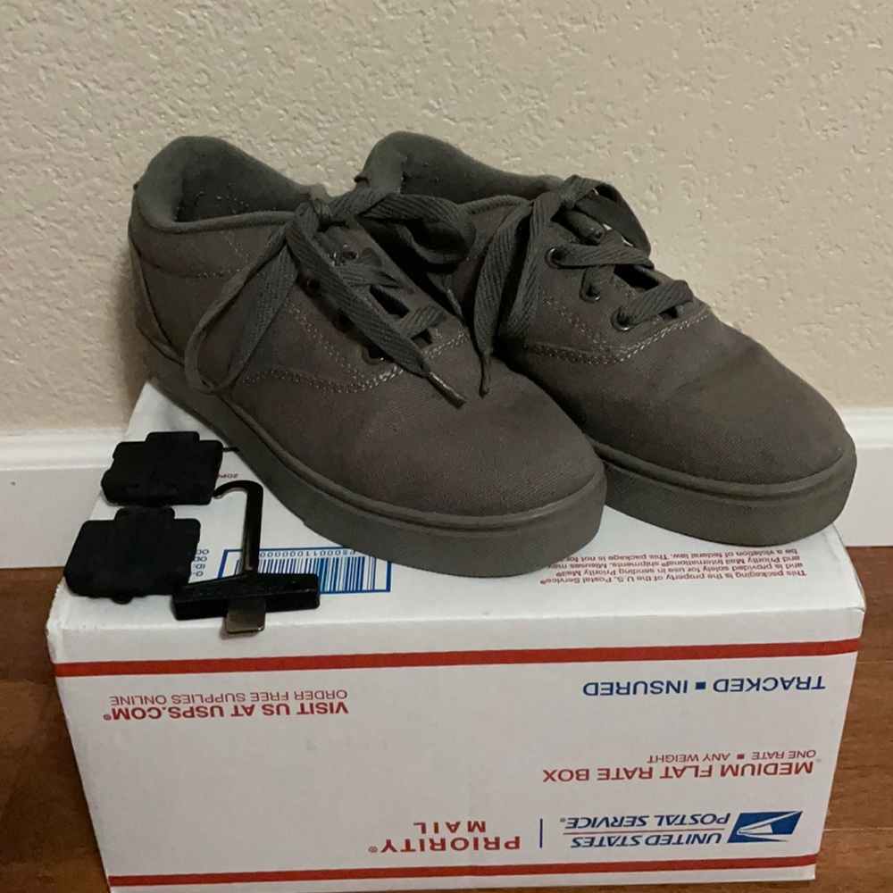 Gray Heelys youth 5 - Like New